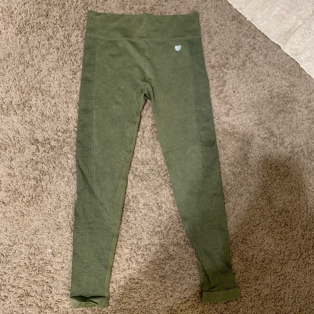 Green seamless leggings